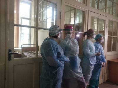 В больницах Харькова заканчиваются койки, вирус бьет рекорды: "Если число больных увеличится, то..."