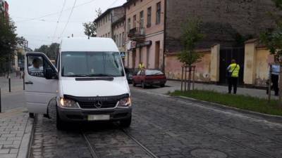 Во Львове под колесами автомобиля погибла женщина