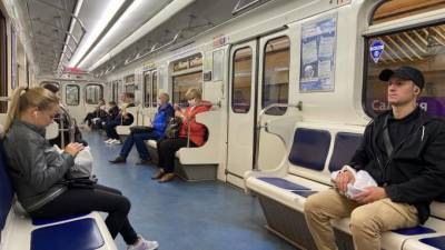 В метро Петербурга снова перестали пускать без масок