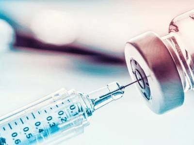 От поспешной вакцинации против коронавируса предостерег врач