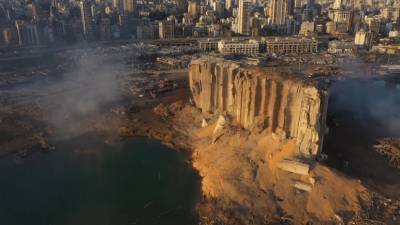 Беспилотник облетел руины зданий, разрушенных мощным взрывом в Бейруте — видео