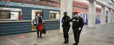 Проверки «масочного» режима в петербургском метро привели к утренней давке