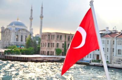 В Турции заявили о резком росте случаев заражения COVID-19 на курортах