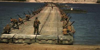 При обрушении моста в Хабаровском крае пострадали двое военных