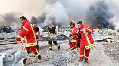 Губернатор Бейрута сообщил о гибели 10 спасателей из-за взрыва в порту