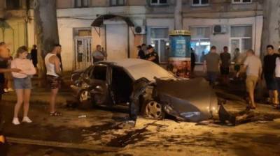 ДТП в Одессе: BMW и Opel превратились в груду железа, 4 человека пострадали