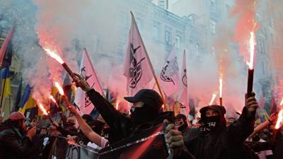 Украинские неонацисты готовятся напасть на Крым и Донбасс – политолог