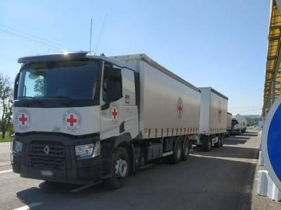 Из Киева в Донецк направляются четыре грузовых автомобиля Красного Креста с гуманитарной помощью