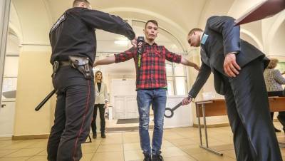 В Петербурге за шпаргалки на ЕГЭ отстранили пять выпускников