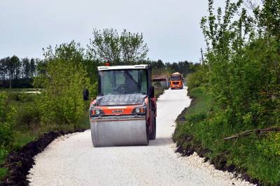 В Липецкой области активно идет работа по отсыпке дорог щебнем