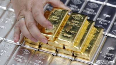 Цена золота продолжает бить рекорды: драгметалл подорожал более чем на 30%