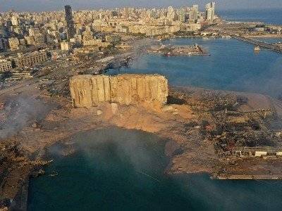 Круизный лайнер Orient Queen затонул в порту Бейрута после взрыва: есть жертвы