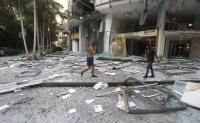 Ливанские власти называют катастрофической ситуацию в Бейруте после вчерашних взрывов