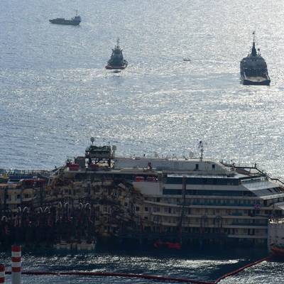 Круизный лайнер затонул в порту Бейрута после прогремевшего там взрыва