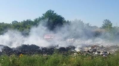 В Харьковской области спасатели второй день тушат крупный пожар