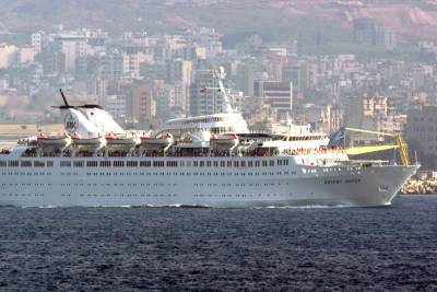 Круизный лайнер Orient Queen затонул в Бейруте после взрыва