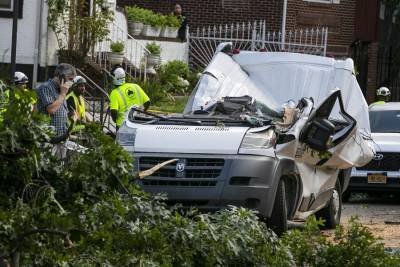 Шесть человек погибли из-за урагана "Исаиас" в США