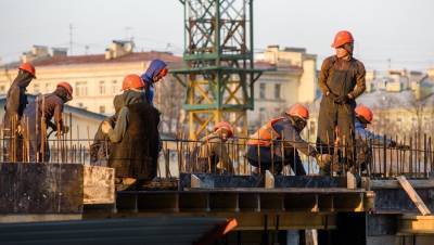 Глава комитета по строительству: дефицита рабочих на стройках Петербурга нет