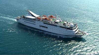 Видео: после взрыва в порту Бейрута затонул круизный лайнер Orient Queen