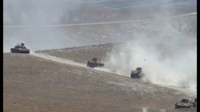 Азербайджано-турецкие войска отрабатывают контрнаступление. ВИДЕО
