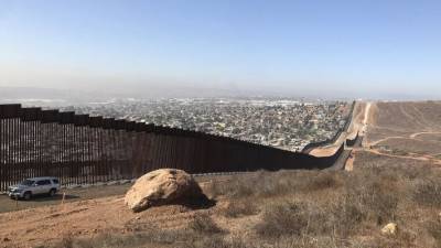 Трамп отгородился от проблем мигрантов стеной на границе с Мексикой