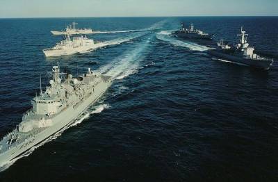 Российские бомбардировщики и корабли ответом на провокацию обратили в бегство флот НАТО