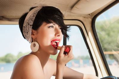 Психологи объяснили сексуальность красной губной помады