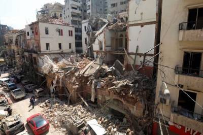 В Бейруте после взрыва без жилья остались около 300 тысяч человек