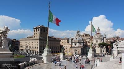 Турист испортил 200-летнюю статую в Италии во время позирования для фото