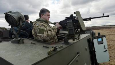 «Маразм крепчал»: Эксперт предложил поставить Порошенко на переговоры ТКГ по Донбассу