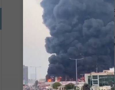 На одном из крупнейших рынков в ОАЭ произошел сильный пожар