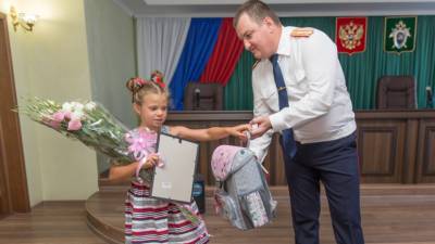 В Крыму наградили семилетнюю девочку за спасение друга