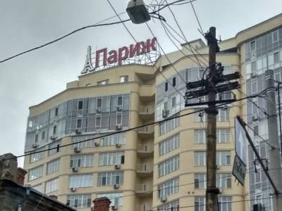 В Одессе девушка выпрыгнула из окна 11-го этажа: медики борются за ее жизнь
