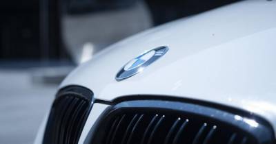 В Сети появились снимки BMW iNext с минимумом комуфляжа