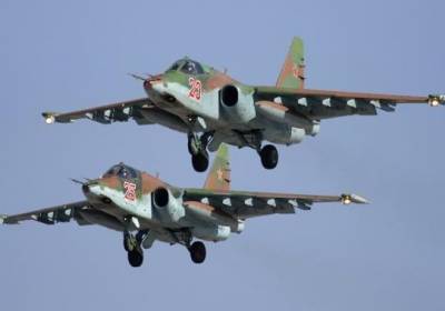 Отечественные Су-25 вспахали взлетно-посадочную полосу и удивили иностранцев