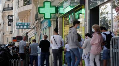 Во Франции за сутки выявлено почти 1,7 тысячи случаев коронавируса