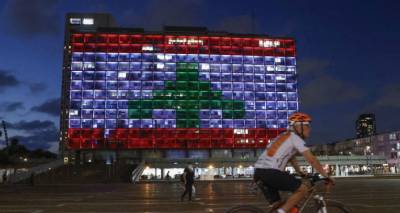 Впервые в истории здание мэрии Тель -Авива окрасилось в цвета ливанского флага