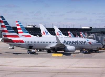 Женщину высадили с самолета American Airlines за «оскорбительную» маску