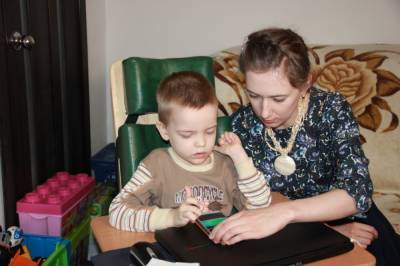 4-летнему сахалинцу Глебу Сафронову помогают в лечении СМА