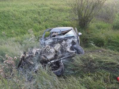 В Кузбассе после ДТП машина превратилась в груду металла, есть погибший