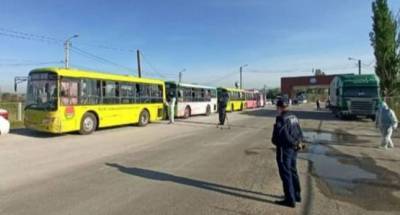 Застрявших на российско-казахской границе кыргызстанцев автобусами отправили домой