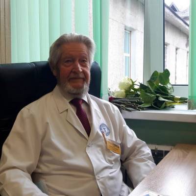 Сахалинский врач Владимир Пищик отмечает 90-летний юбилей