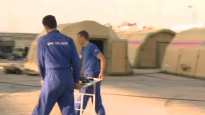 Новости на "России 24". На стадионе в Бейруте российские спасатели и медики устанавливают мобильные госпитали