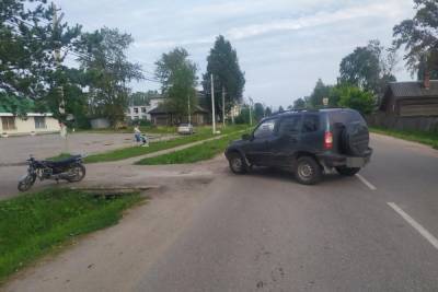Пьяный водитель мопеда «догнал» попутный внедорожник в Тверской области
