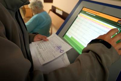 Еженедельно около 30 тысяч москвичей оформляют доступ к электронной медкарте