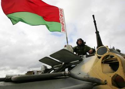 В Минск стягивают войска численностью в 20 000 военных