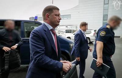 Двое задержаны в Петербурге за призывы восстановить в должности Фургала