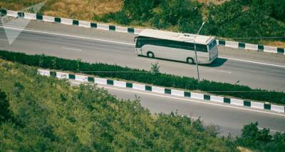 На западе Грузии пассажирский автобус забросали камнями - пострадавших нет