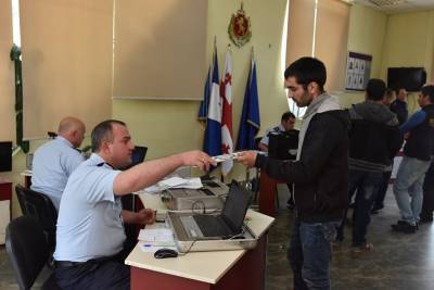 В Грузии продлили срок таможенного оформления ввезенных до 1 мая автомобилей