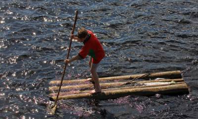 Подростков унесло на плоту на реке в Карелии